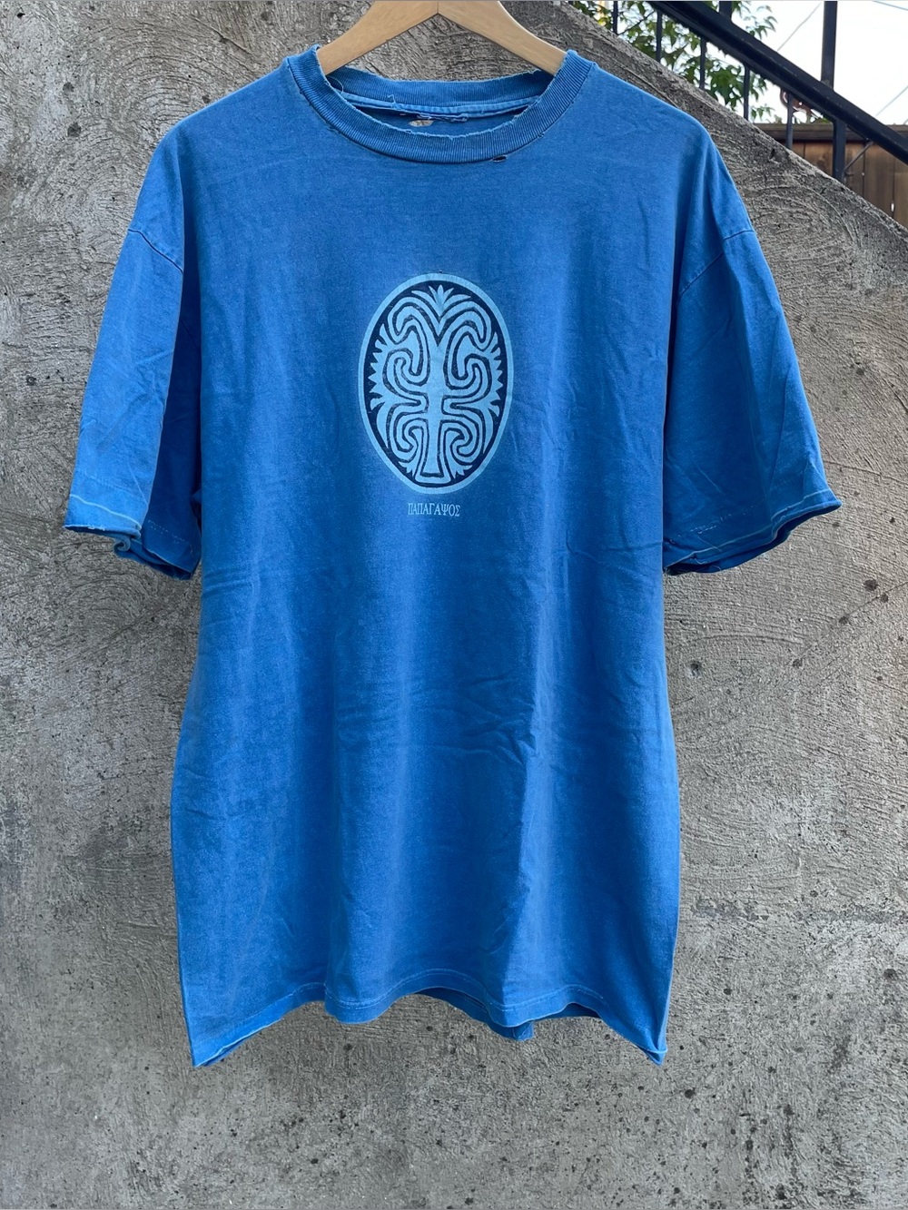 Vintage blue distressed Greek abstract geometric art t shirt size XL (22.5x30)